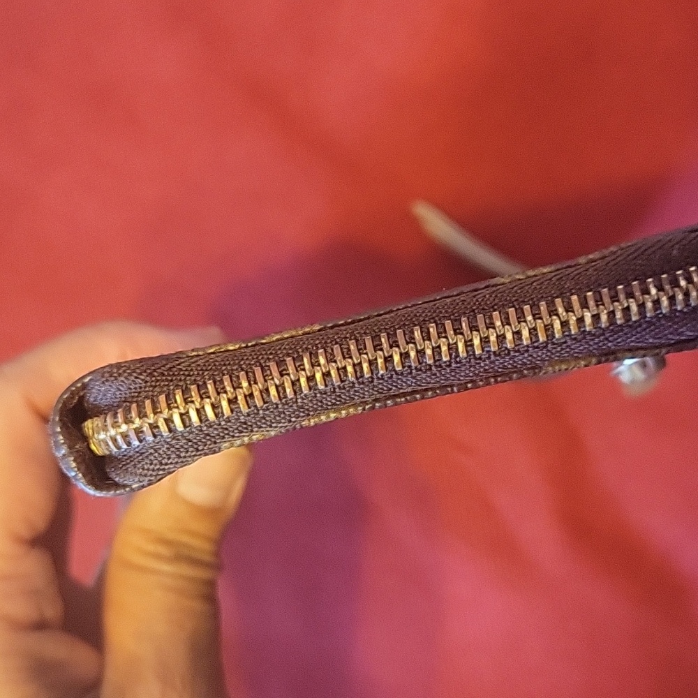 100% Authentic LOUIS VUITTON - Picture 8 of 9
